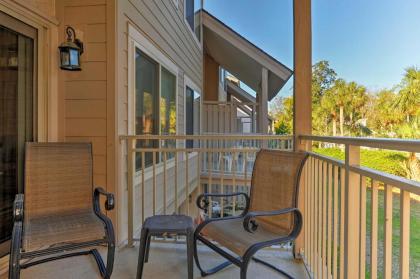 Chic Hilton Head Villa with Balcony-Walk to the Beach - image 4
