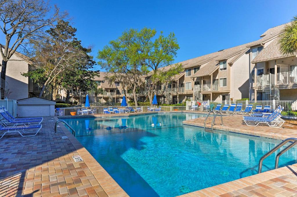 Chic Hilton Head Villa with Balcony-Walk to the Beach - image 6