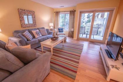 Chic Hilton Head Villa with Balcony-Walk to the Beach - image 7