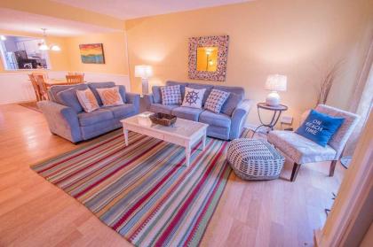 Chic Hilton Head Villa with Balcony-Walk to the Beach - image 8