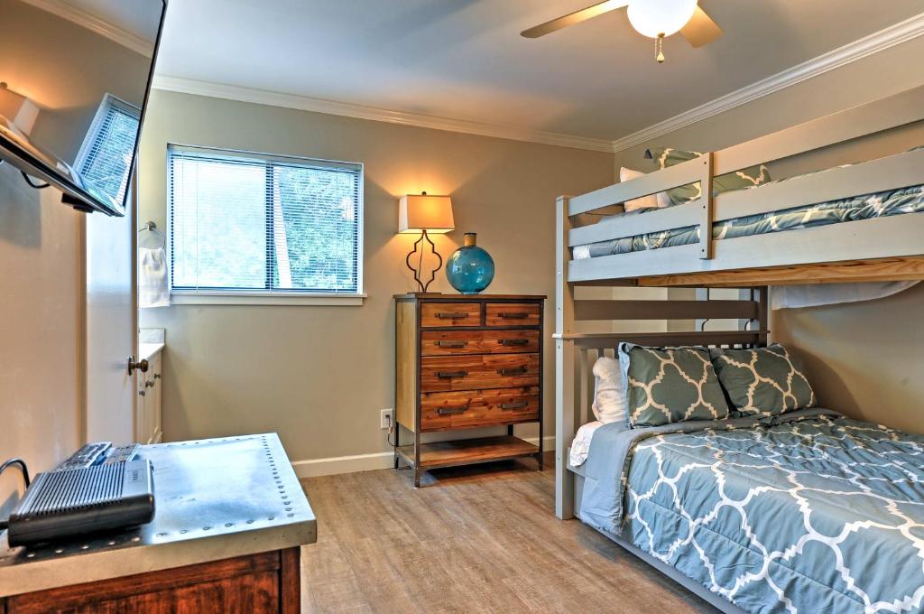 Updated Hilton Head Island Condo - Walk to Beach! - image 2
