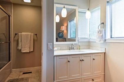 Updated Hilton Head Island Condo - Walk to Beach! - image 9