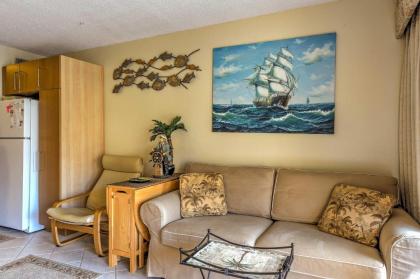 Hilton Head Condo with On-site Pool Bars and Bikes! - image 2