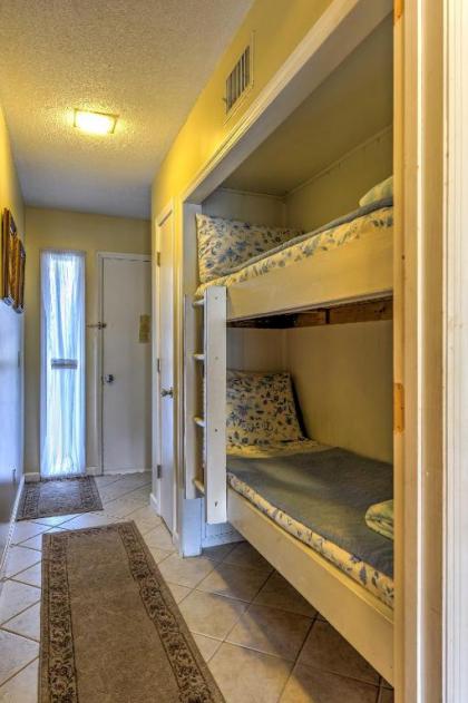 Hilton Head Condo with On-site Pool Bars and Bikes! - image 5