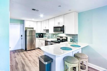 Hilton Head Condo with Pool Access Less Than half Mi to Beach - image 10