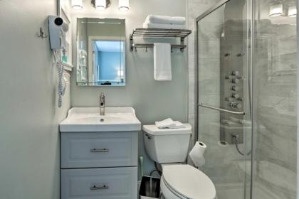 Hilton Head Condo with Pool Access Less Than half Mi to Beach - image 3