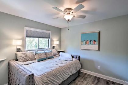 Hilton Head Condo with Pool Access Less Than half Mi to Beach - image 5