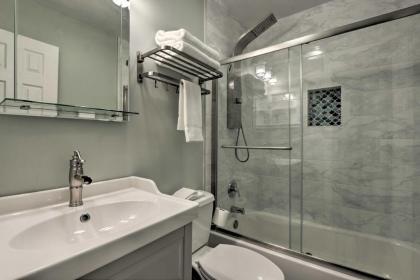 Hilton Head Condo with Pool Access Less Than half Mi to Beach - image 7