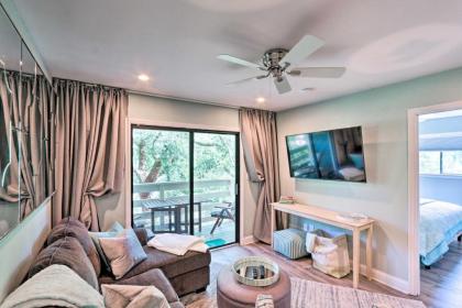 Hilton Head Condo with Pool Access Less Than half Mi to Beach - image 9