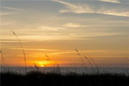 Beach & Tennis Admirals Row 105 1 Bedroom Sleeps 6 Ocean Front 2 Pools Tennis - image 2