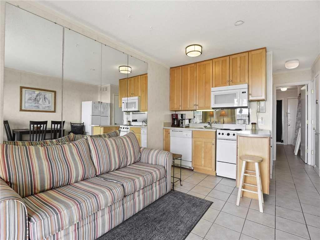 Beach & Tennis Admirals Row 105 1 Bedroom Sleeps 6 Ocean Front 2 Pools Tennis - image 5