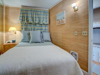 Seaside Villa 332 1 Bedroom Pool Oceanside 3rd Floor Wi-Fi Sleeps 4 - image 11