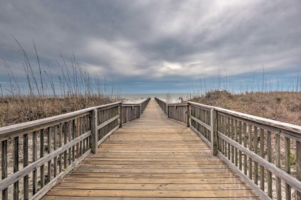 Hilton Head Resort Retreat with Top Amenities! - image 6