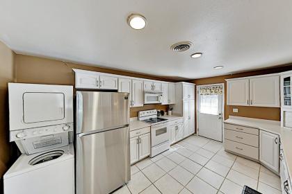 676QUEEN condo - image 3