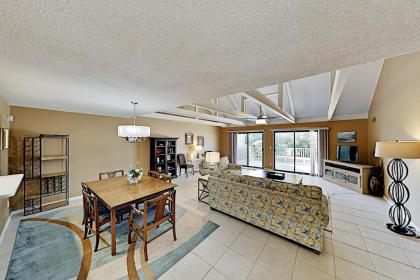 676QUEEN condo - image 4