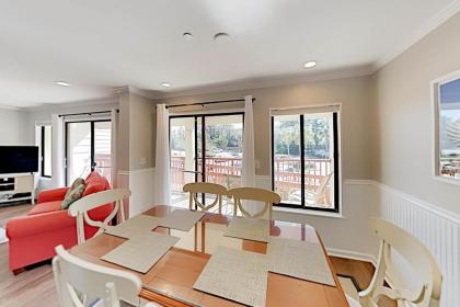 Great 2BR by the Beach - Newly Remodeled Villa condo - image 3
