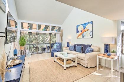 Hilton Head Condo with Pool - half Mi to Beach! - image 3