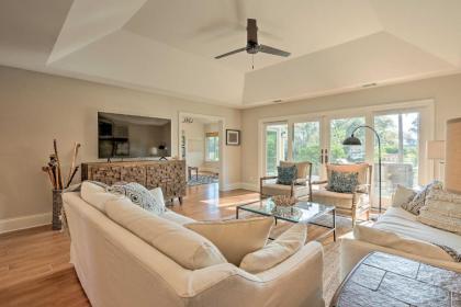 Modern Retreat Patio BBQ Less Than 1 Mi to Beach!