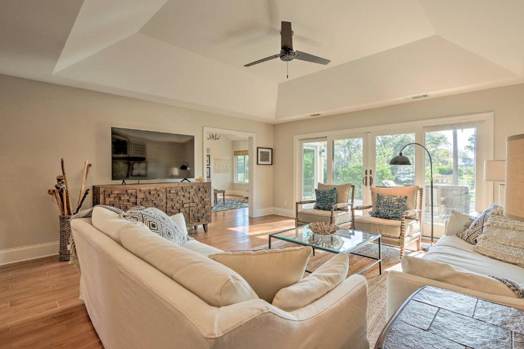 Modern Retreat Patio BBQ Less Than 1 Mi to Beach! - main image