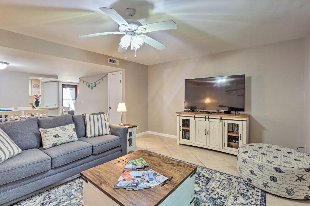 Beach Pebble Townhome about quarter Mile to Ocean! - image 2