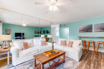 Island Club 140 - image 2