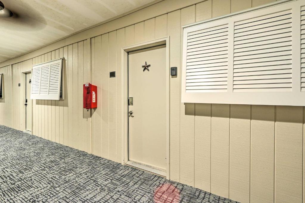 Coastal Condo with Pool and Direct Beach Access! - image 4