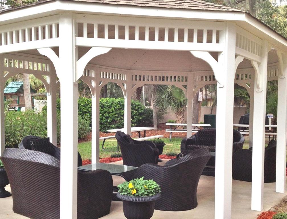 Modest Family Condo at Hilton Head Island - Two Bedroom Condo #1 - image 5