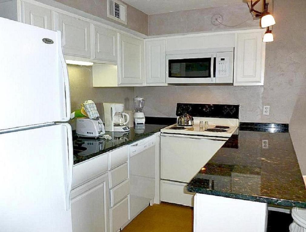 Modest Family Condo at Hilton Head Island - One Bedroom Condo #1 - image 2