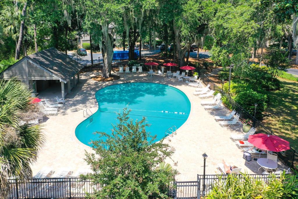 188 The Greens 2 BR Shipyard Golf Condo - image 3