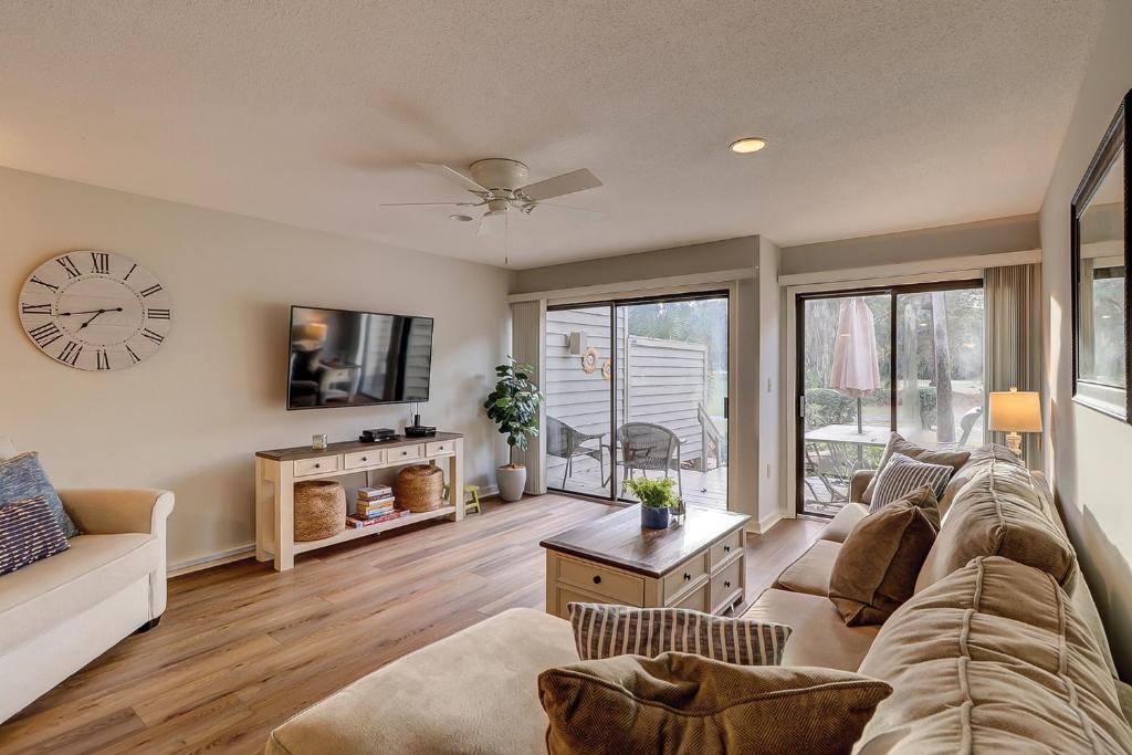 188 The Greens 2 BR Shipyard Golf Condo - image 4