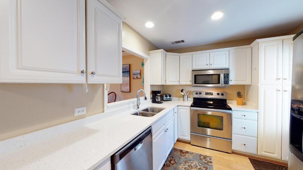 704 Queens Grant - image 5