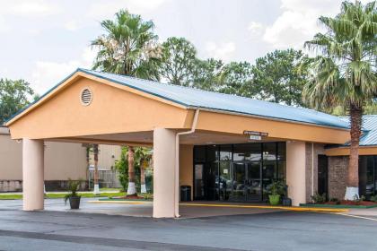 Quality Inn Hinesville - Fort Stewart Area Kitchenette Rooms - Pool - Guest Laundry
