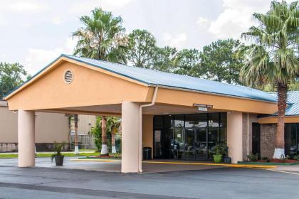 Quality Inn Hinesville   Fort Stewart Area Kitchenette Rooms   Pool   Guest Laundry Georgia