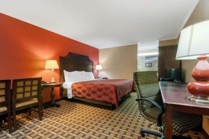 Econo Lodge Near Fort Stewart On site Restaurant and Bar Extended stay rate Laundry facility and Pool - image 11