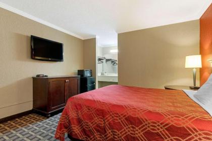 Econo Lodge Near Fort Stewart On site Restaurant and Bar Extended stay rate Laundry facility and Pool - image 15