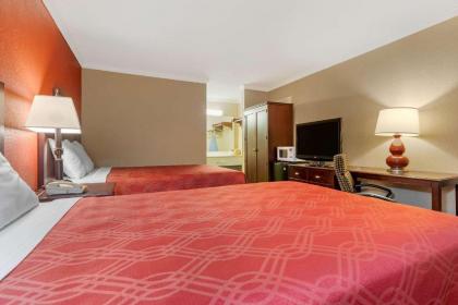 Econo Lodge Near Fort Stewart On site Restaurant and Bar Extended stay rate Laundry facility and Pool - image 8