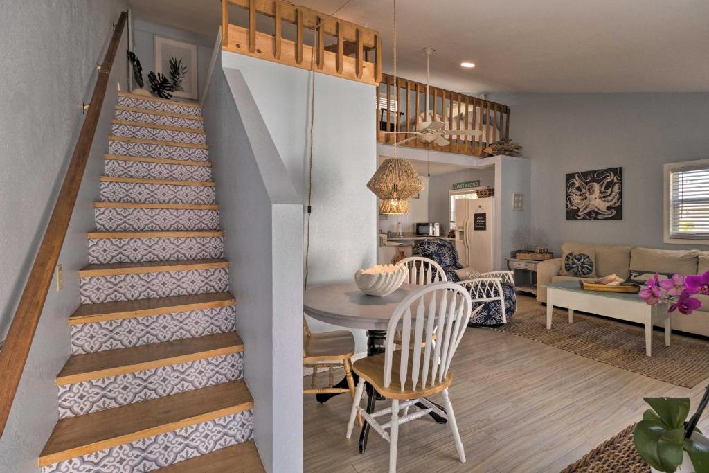 Tropical Hobe Sound Cottage Less Than 2 Mi From the Beach - image 6