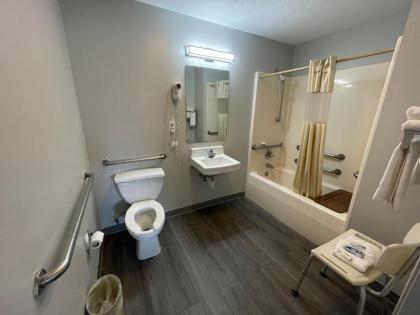 Embassy Inn - Hohenwald - image 4