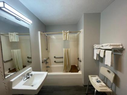 Embassy Inn - Hohenwald - image 5