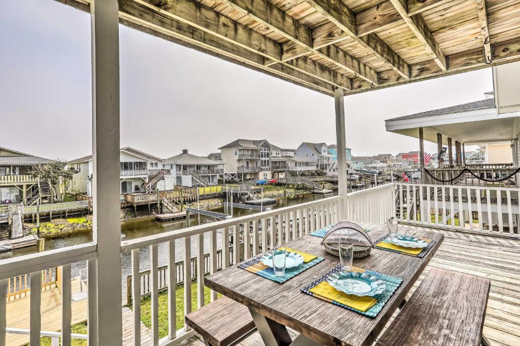 Waterfront Home with Decks Privacy and Boat Slip - image 2