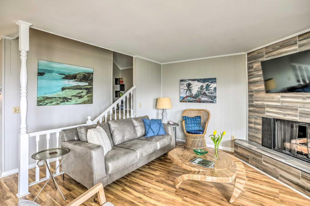 Waterfront Home with Decks Privacy and Boat Slip - image 5