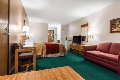 Rodeway Inn Holdrege - image 4