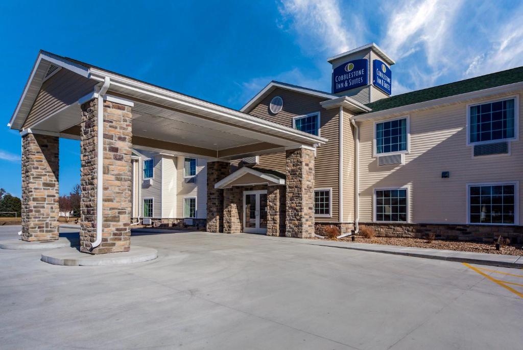 Cobblestone Inn & Suites - Holdrege - main image