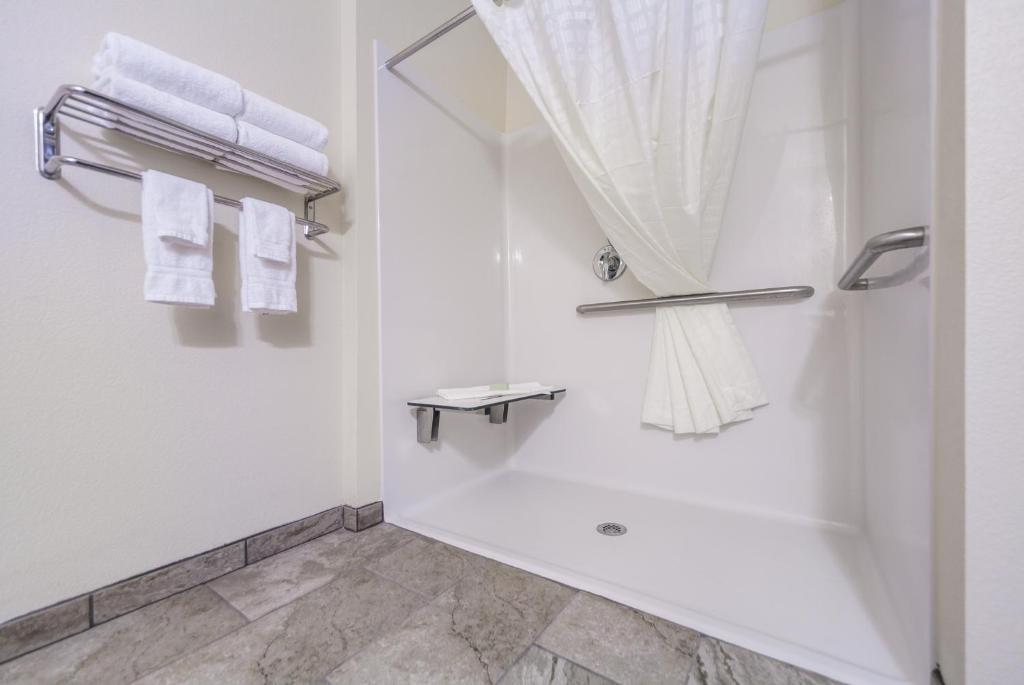 Cobblestone Inn & Suites - Holdrege - image 3