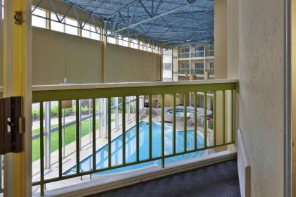 DoubleTree by Hilton Holland - image 8