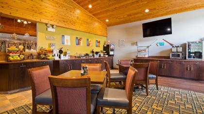 Best Western Plus Holland Inn & Suites - image 11