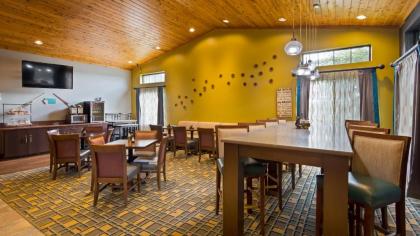 Best Western Plus Holland Inn & Suites - image 6
