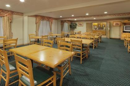 Country Inn & Suites by Radisson Holland MI - image 10