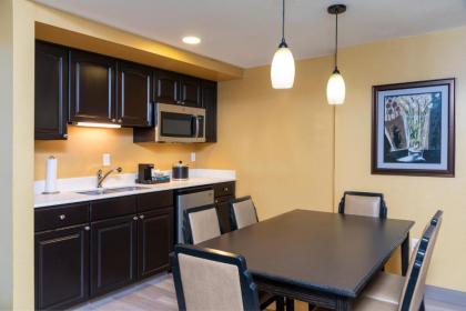 Hampton Inn Holland - image 8