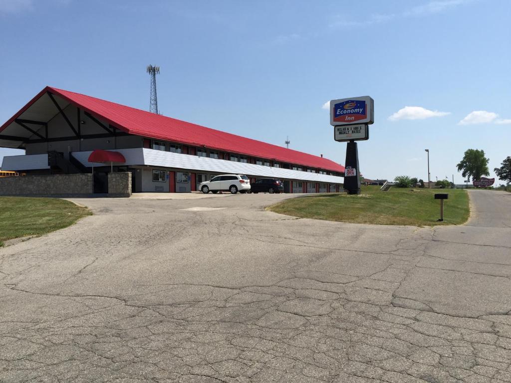 Economy Inn Holland - main image